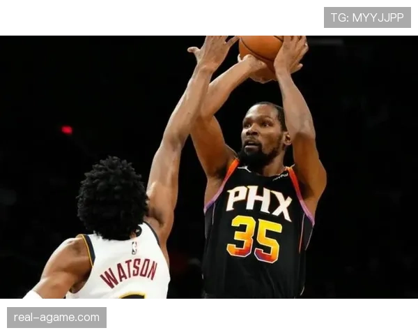 勒布朗挡拆助攻效率提升显著 拉开与杜兰特关键时刻表现差距