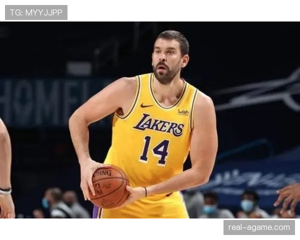 张伯伦内线终结能力远超奥拉朱旺，统治篮下效率显著提升