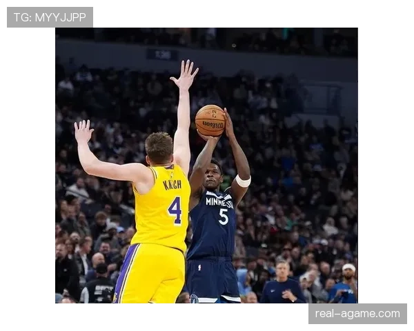 爱德华兹无球跑动提升得分效率 拉开与同位置射手差距